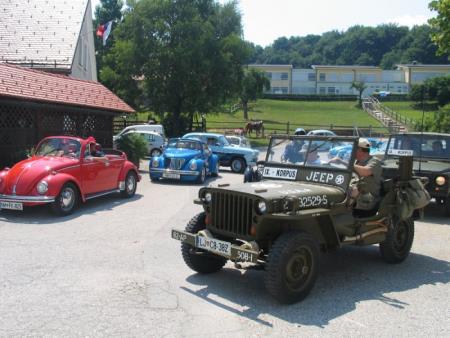 Razstava starodobnih vozil in vožnja po občini 19